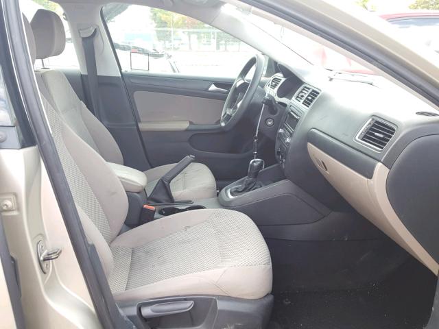 3VW2K7AJ1EM250531 - 2014 VOLKSWAGEN JETTA BASE ოქროსფერი ფოტო 5