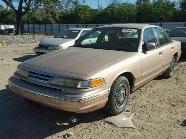 2FALP73W9TX127097 - 1996 FORD CROWN VICT TAN photo 2