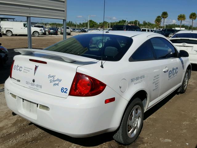 1G2AL18F787233598 - 2008 PONTIAC G5 WHITE photo 4