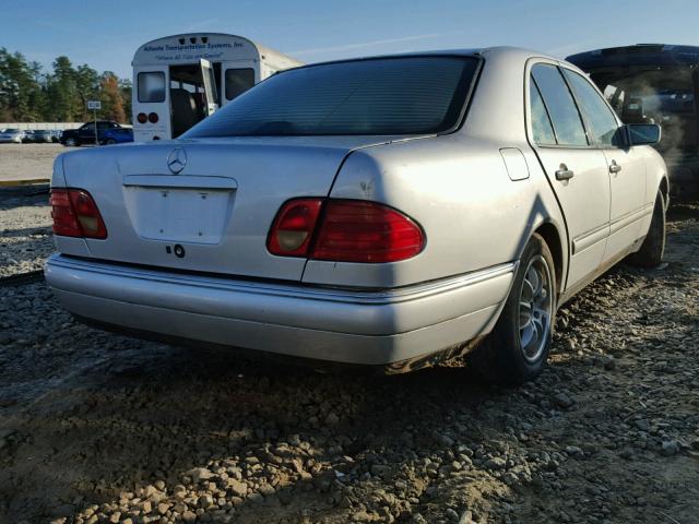 WDBJF55F3VJ027609 - 1997 MERCEDES-BENZ E 320 SILVER photo 4