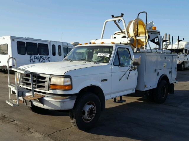 1FDLF47G1TEB18910 - 1996 FORD F SUPER DU WHITE photo 2