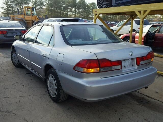 1HGCG66532A160189 - 2002 HONDA ACCORD LX SILVER photo 3