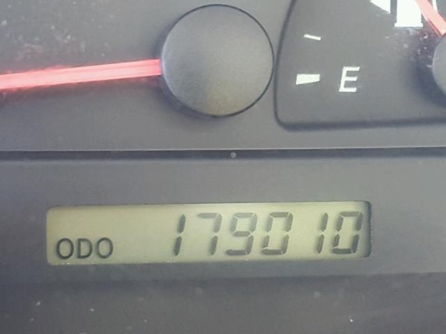 4T1BE32KX2U060644 - 2002 TOYOTA CAMRY LE Silber Foto 8