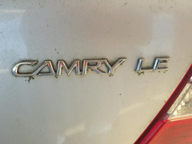 4T1BE32KX2U060644 - 2002 TOYOTA CAMRY LE Silber Foto 9