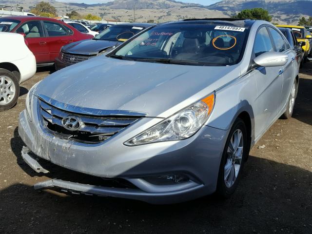 5NPEC4AC6DH521746 - 2013 HYUNDAI SONATA SE SILVER photo 2