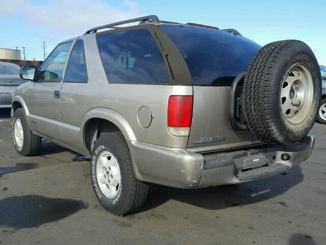 1GNCT18W6YK224688 - 2000 CHEVROLET BLAZER BEIGE photo 3