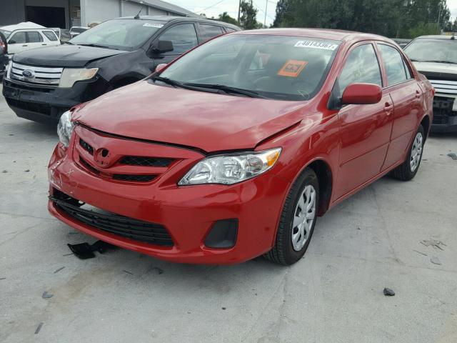 2T1BU4EE2DC989021 - 2013 TOYOTA COROLLA BA RED photo 2