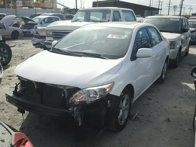 5YFBU4EE2DP099070 - 2013 TOYOTA COROLLA BA WHITE photo 2