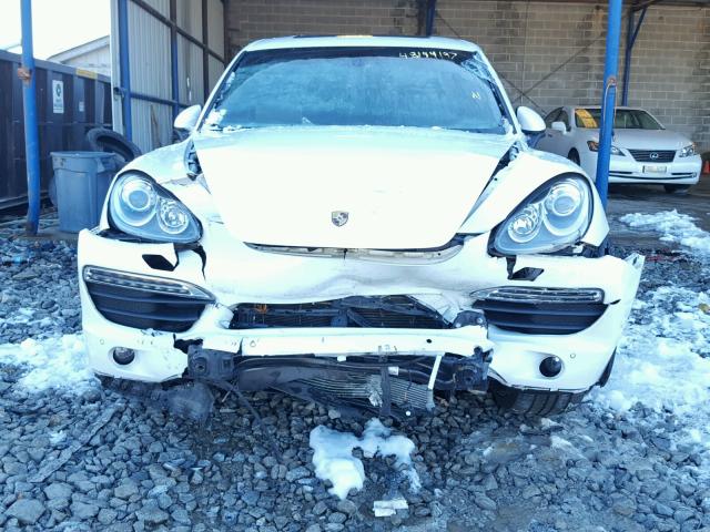 WP1AB2A20DLA82115 - 2013 PORSCHE CAYENNE S WHITE photo 9