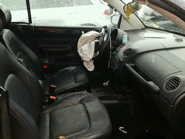 3VWRG31Y28M412998 - 2008 VOLKSWAGEN NEW BEETLE შავი ფოტო 5