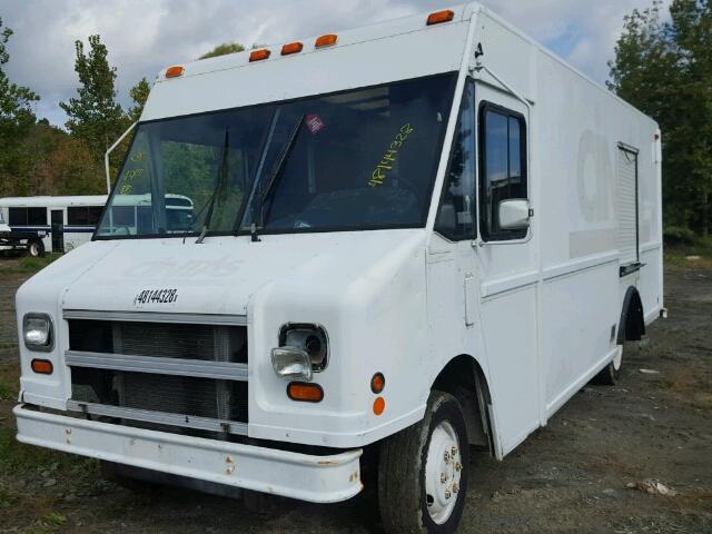 4UZAANCP54CM25317 - 2004 FREIGHTLINER CHASSIS M WHITE photo 2