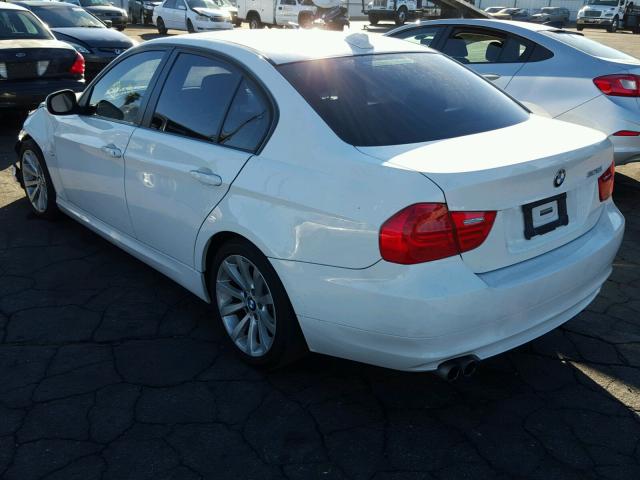 WBAPH7C54BE680057 - 2011 BMW 328 I WHITE photo 3