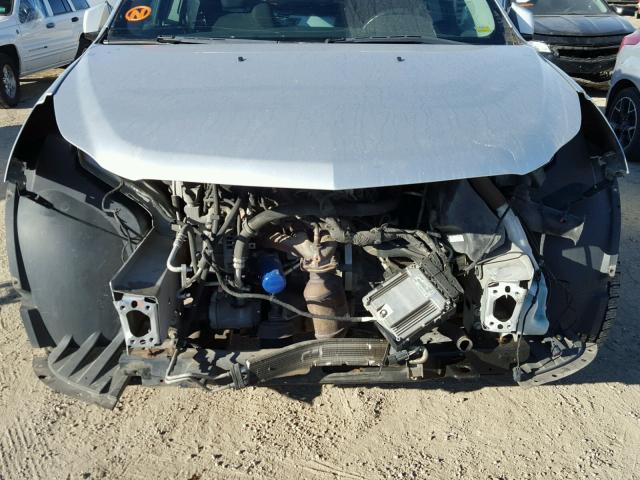 1GNKRGED7BJ407465 - 2011 CHEVROLET TRAVERSE L SILVER photo 9