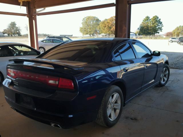 2C3CDXBG2DH563030 - 2013 DODGE CHARGER SE BLUE photo 4