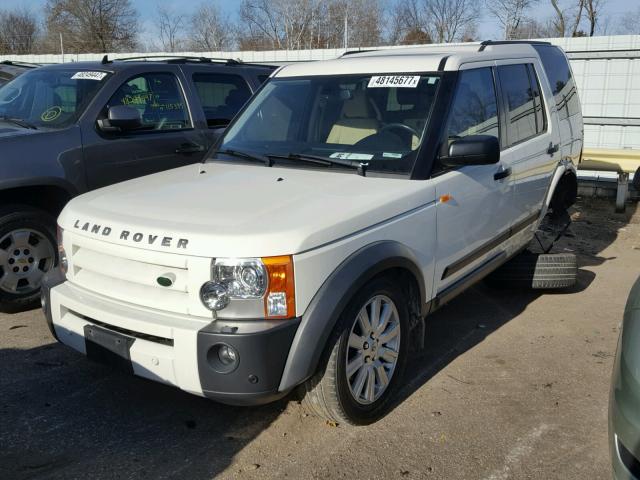 SALAG25458A459630 - 2008 LAND ROVER LR3 HSE WHITE photo 2