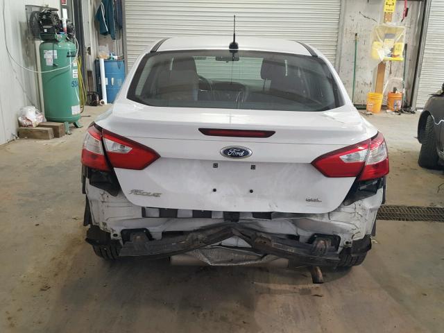 1FAHP3H21CL363552 - 2012 FORD FOCUS SEL WHITE photo 9