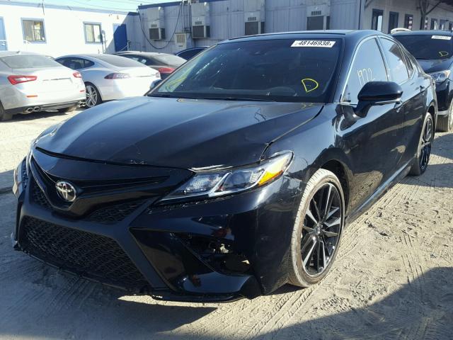 4T1BZ1HK2JU014711 - 2018 TOYOTA CAMRY XSE BLACK photo 2