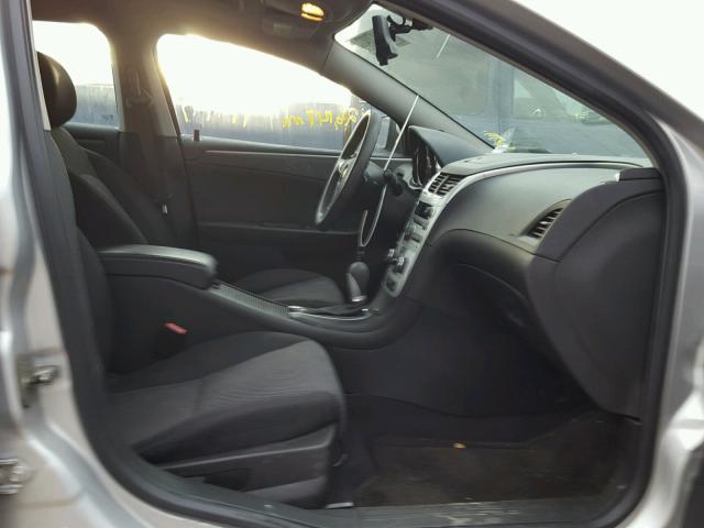 1G1ZC5E04AF319834 - 2010 CHEVROLET MALIBU 1LT ვერცხლისფერი ფოტო 5