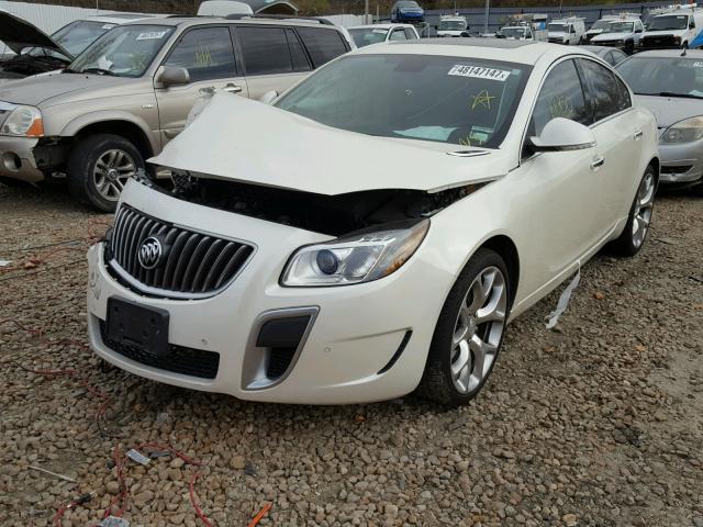 2G4GV5GVXC9206561 - 2012 BUICK REGAL GS WHITE photo 2