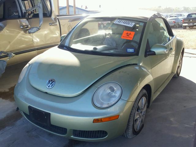 3VWPF31Y88M412093 - 2008 VOLKSWAGEN NEW BEETLE GREEN photo 2