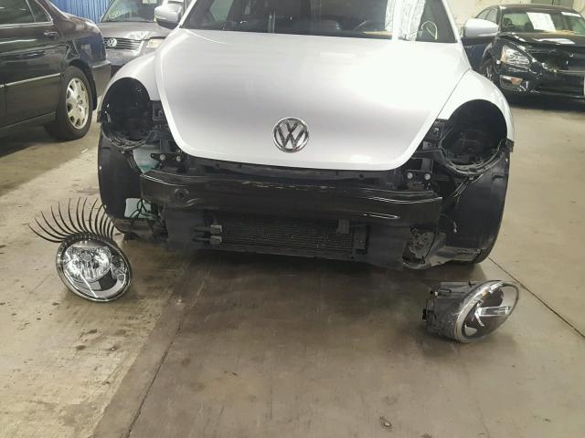 3VWJL7AT3EM646129 - 2014 VOLKSWAGEN BEETLE SILVER photo 9