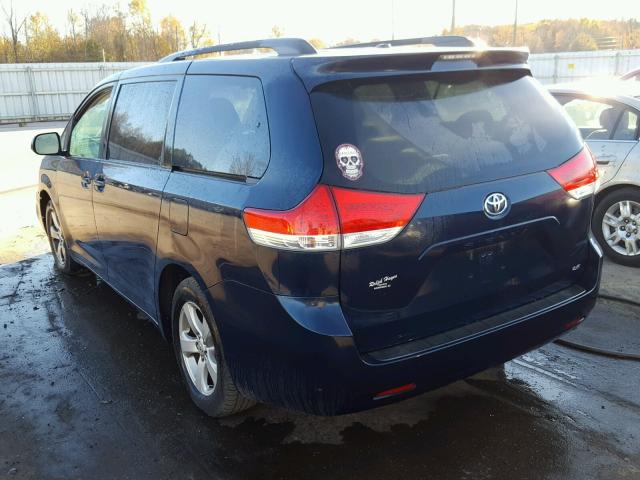 5TDKK3DC2BS072682 - 2011 TOYOTA SIENNA LE BLUE photo 3