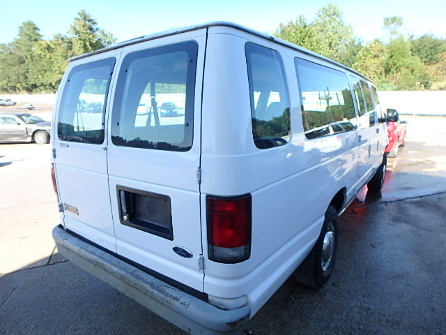 1FBSS31LXXHA66794 - 1999 FORD ECONOLINE WHITE photo 4