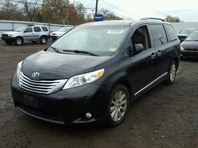 5TDDK3DC8CS030639 - 2012 TOYOTA SIENNA XLE BLACK photo 2