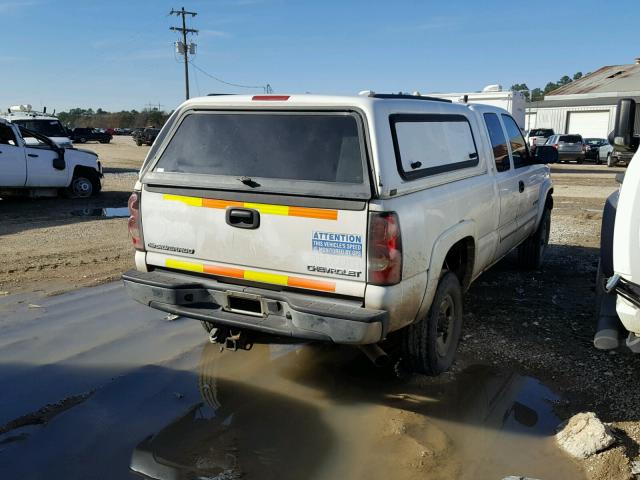 1GCHK29U75E172602 - 2005 CHEVROLET SILVERADO WHITE photo 4