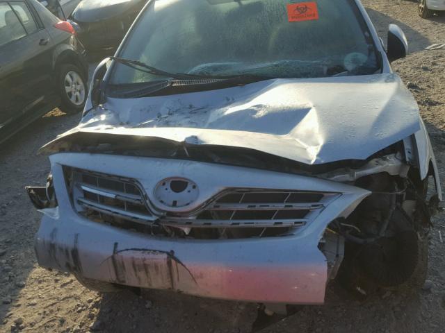 5YFBU4EE7DP093975 - 2013 TOYOTA COROLLA BA SILVER photo 7