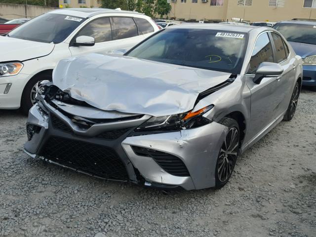 JTNB11HK8J3013916 - 2018 TOYOTA CAMRY L SILVER photo 2