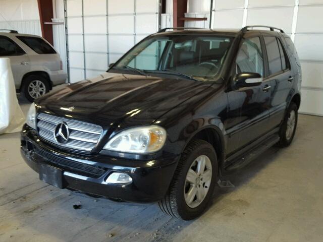 4JGAB75E95A535000 - 2005 MERCEDES-BENZ ML 500 BLACK photo 2