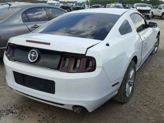 1ZVBP8AM2E5204617 - 2014 FORD MUSTANG WHITE photo 4