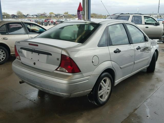 1FAFP34363W205003 - 2003 FORD FOCUS SE C SILVER photo 4