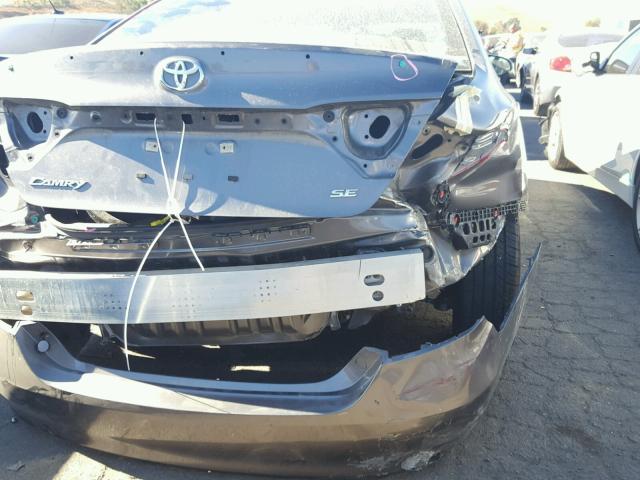 4T1BF1FK7GU227593 - 2016 TOYOTA CAMRY LE ნაცრისფერი ფოტო 9