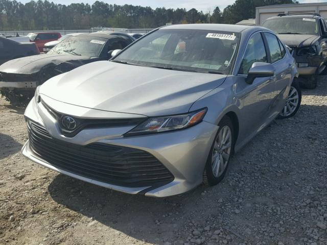 JTNB11HK3J3011166 - 2018 TOYOTA CAMRY L 银色 照片 2