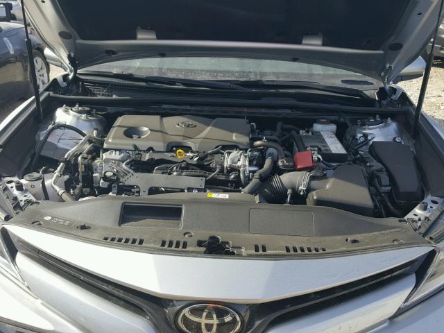 JTNB11HK3J3011166 - 2018 TOYOTA CAMRY L 银色 照片 7