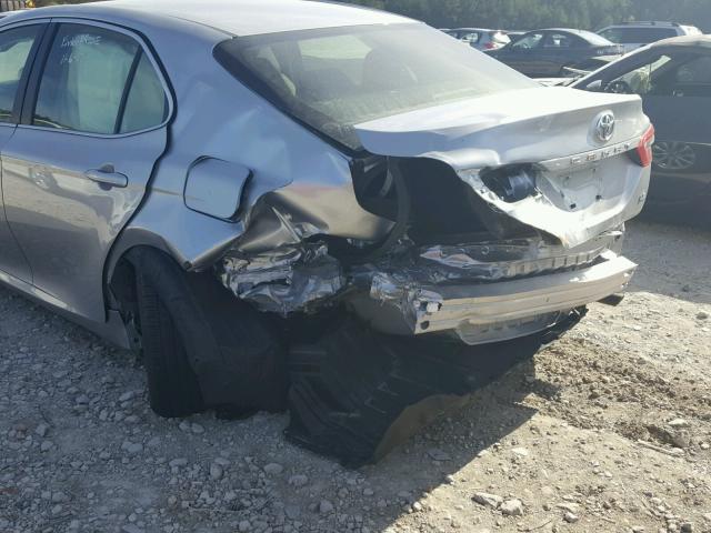 JTNB11HK3J3011166 - 2018 TOYOTA CAMRY L 银色 照片 9