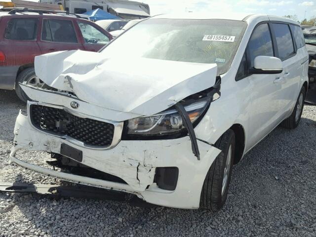 KNDMA5C11G6157382 - 2016 KIA SEDONA L WHITE photo 2