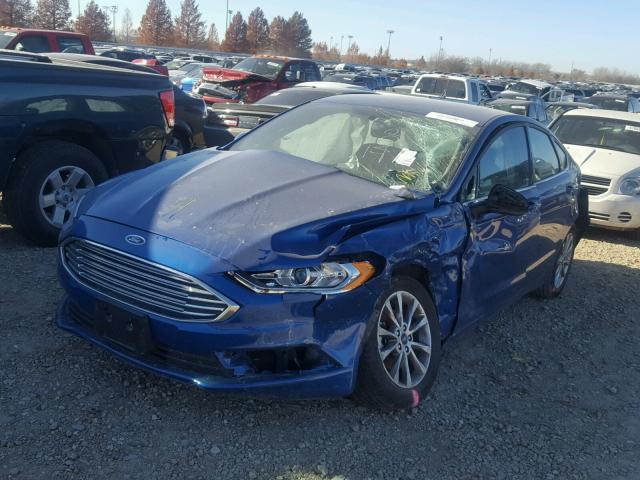 3FA6P0H72HR125977 - 2017 FORD FUSION SE BLUE photo 2