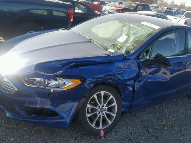 3FA6P0H72HR125977 - 2017 FORD FUSION SE BLUE photo 9