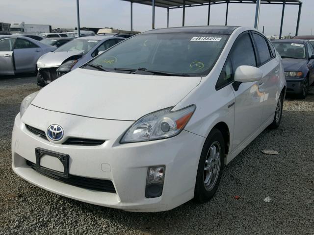 JTDKN3DU0B0261074 - 2011 TOYOTA PRIUS WHITE photo 2