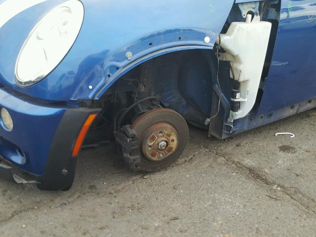 WMWRE33586TN27175 - 2006 MINI COOPER S BLUE photo 9