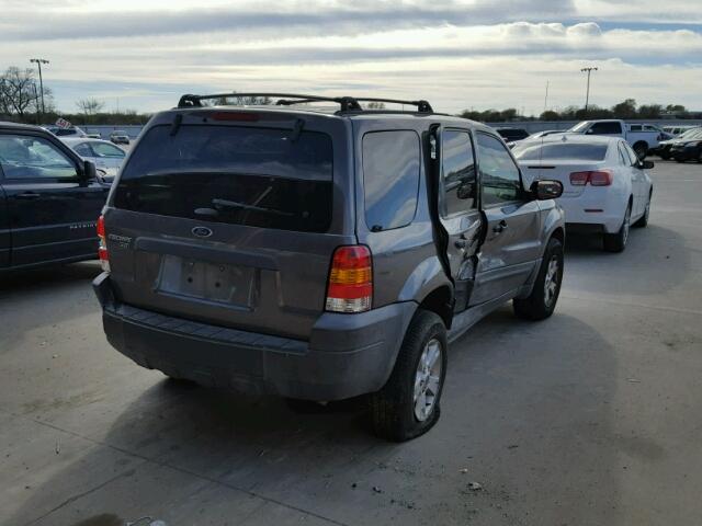 1FMYU03145KA17404 - 2005 FORD ESCAPE XLT GRAY photo 4