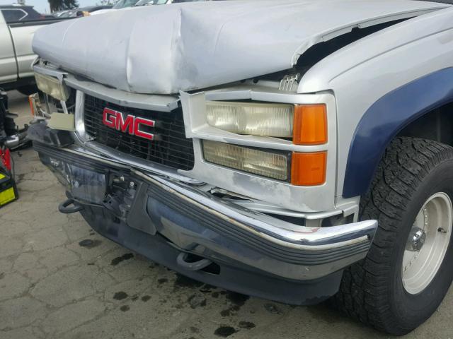 1GKFK16R0TJ700328 - 1996 GMC SUBURBAN K SILVER photo 9