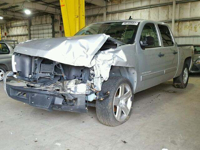 1GCPKSE37BF228455 - 2011 CHEVROLET SILVERADO SILVER photo 2