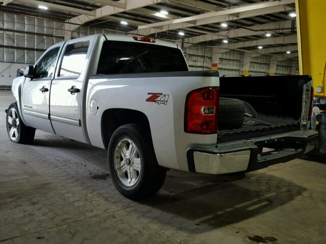 1GCPKSE37BF228455 - 2011 CHEVROLET SILVERADO SILVER photo 3