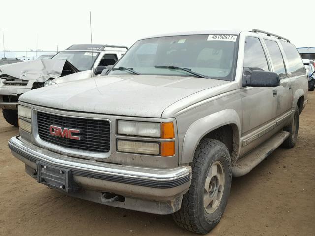 3GKFK16R8XG501826 - 1999 GMC SUBURBAN K GOLD photo 2