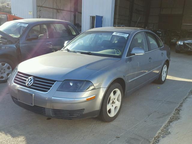 WVWMD63B74P246000 - 2004 VOLKSWAGEN PASSAT GL GRAY photo 2