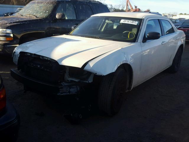 2C3KA43R57H731329 - 2007 CHRYSLER 300 WHITE photo 2